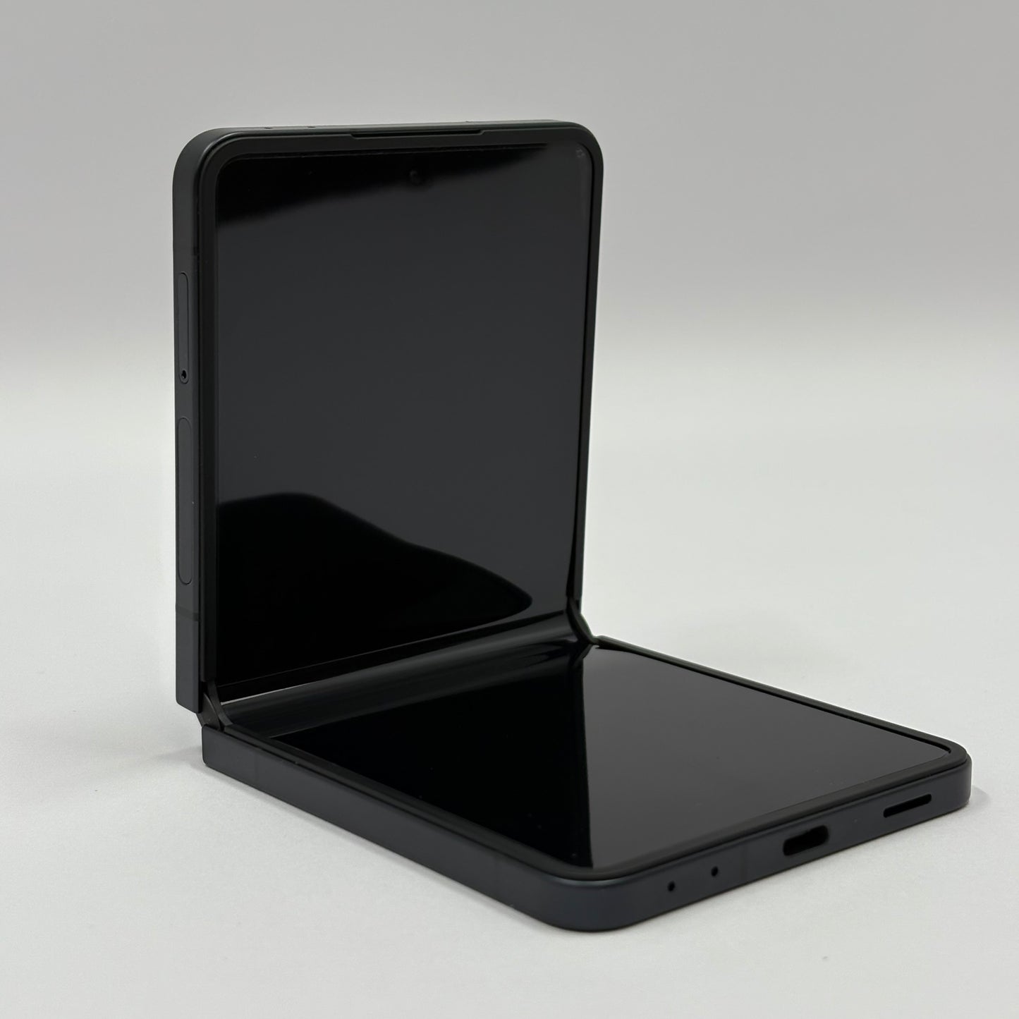Unlocked Samsung Galaxy Z Flip7 12GB RAM 256GB SM-F766U1 Absolute Black