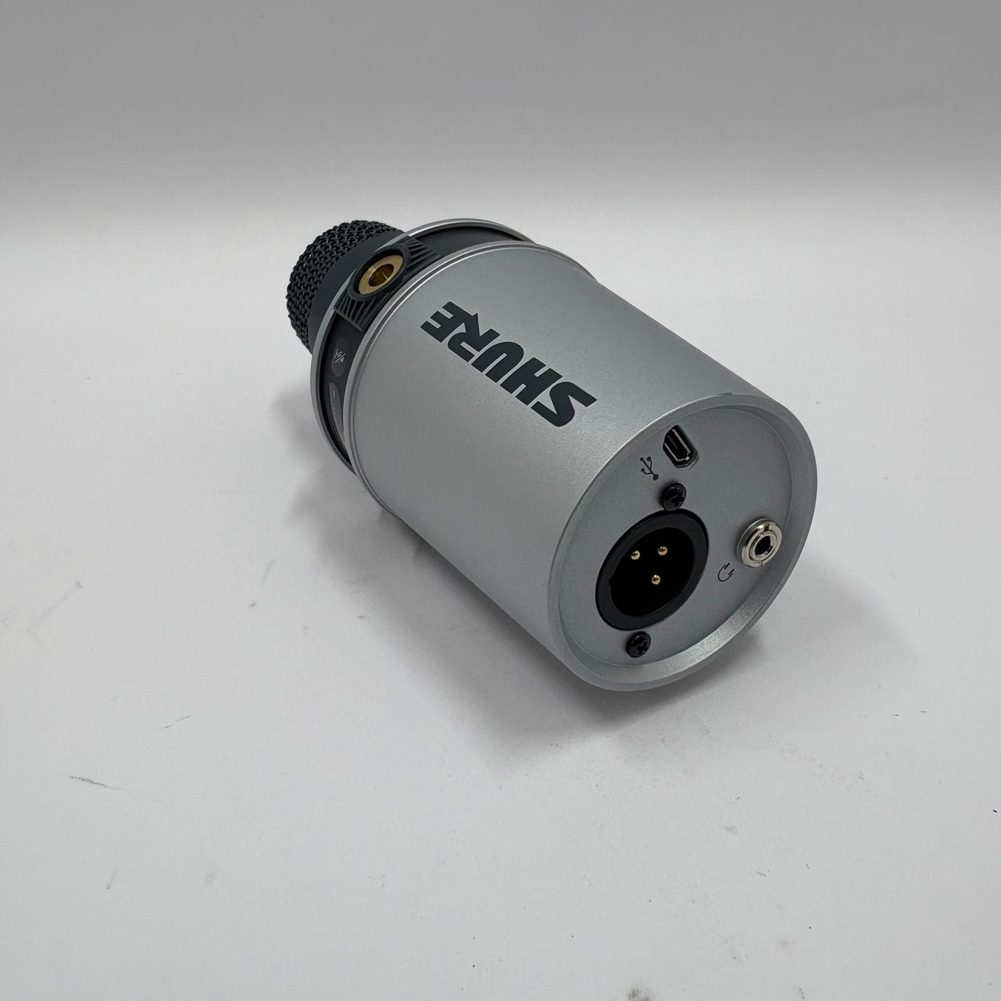 Shure MV7 50 Hz - 16kHz Broadcast Dynamic Microphone