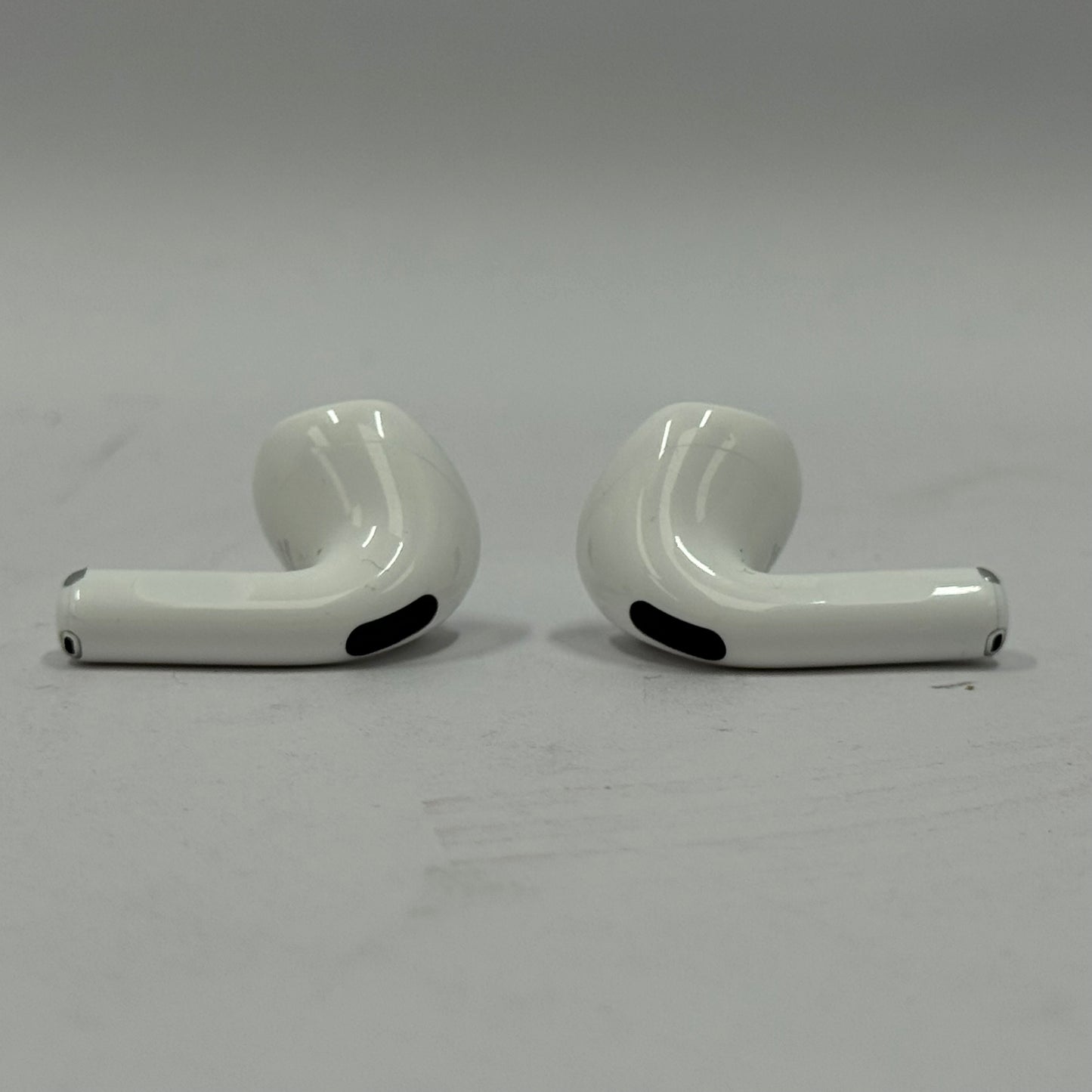 Apple AirPods 4th Gen with Charging Case A3053 A3050 A3058 MXP63LL/A