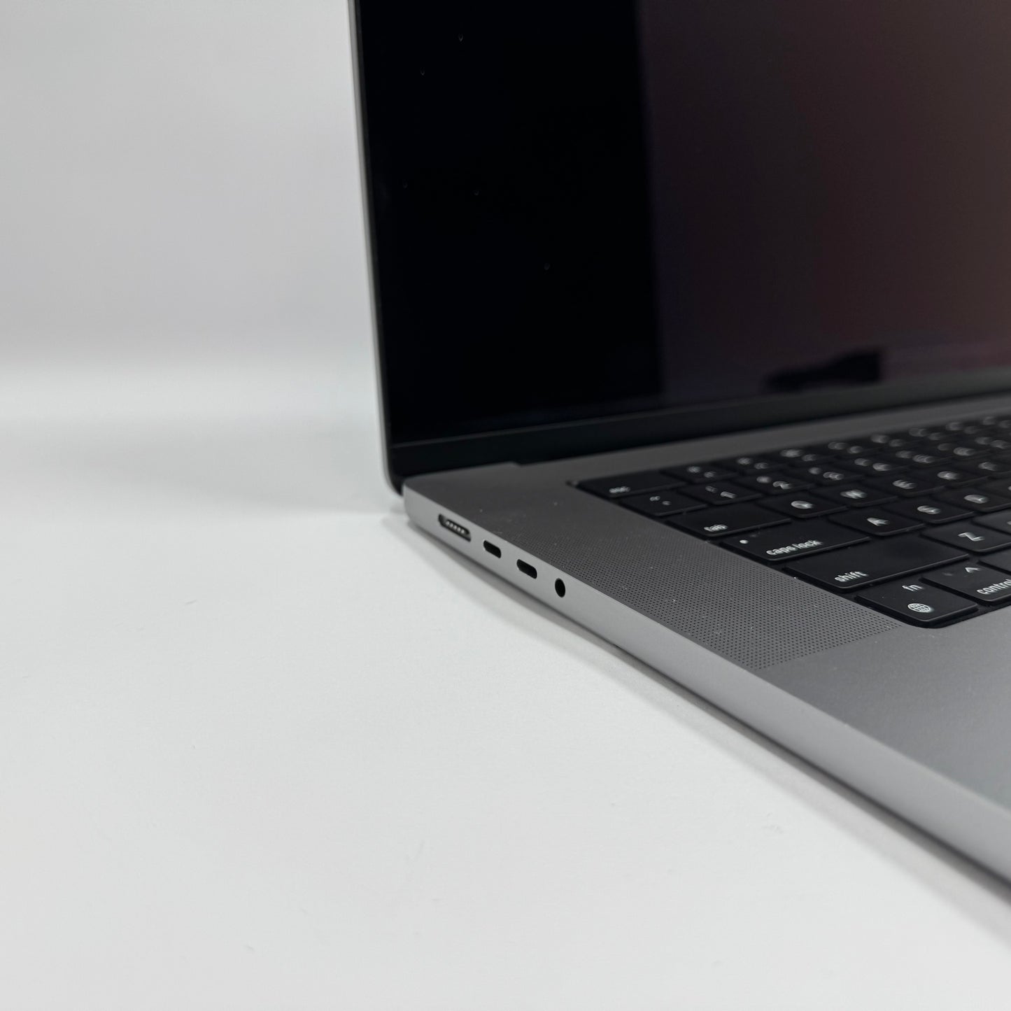 2021 Apple MacBook Pro 16" M1 Pro 16C GPU 3.2GHz 16GB RAM 2TB SSD A2485