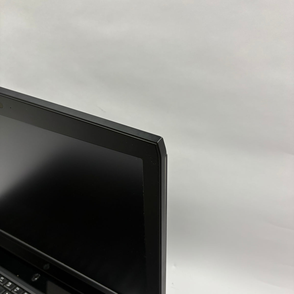 Alienware 17 R4 17.3" i7-7700HQ 16GB RAM 128GB SSD 1TB HDD GeForce GTX 1070