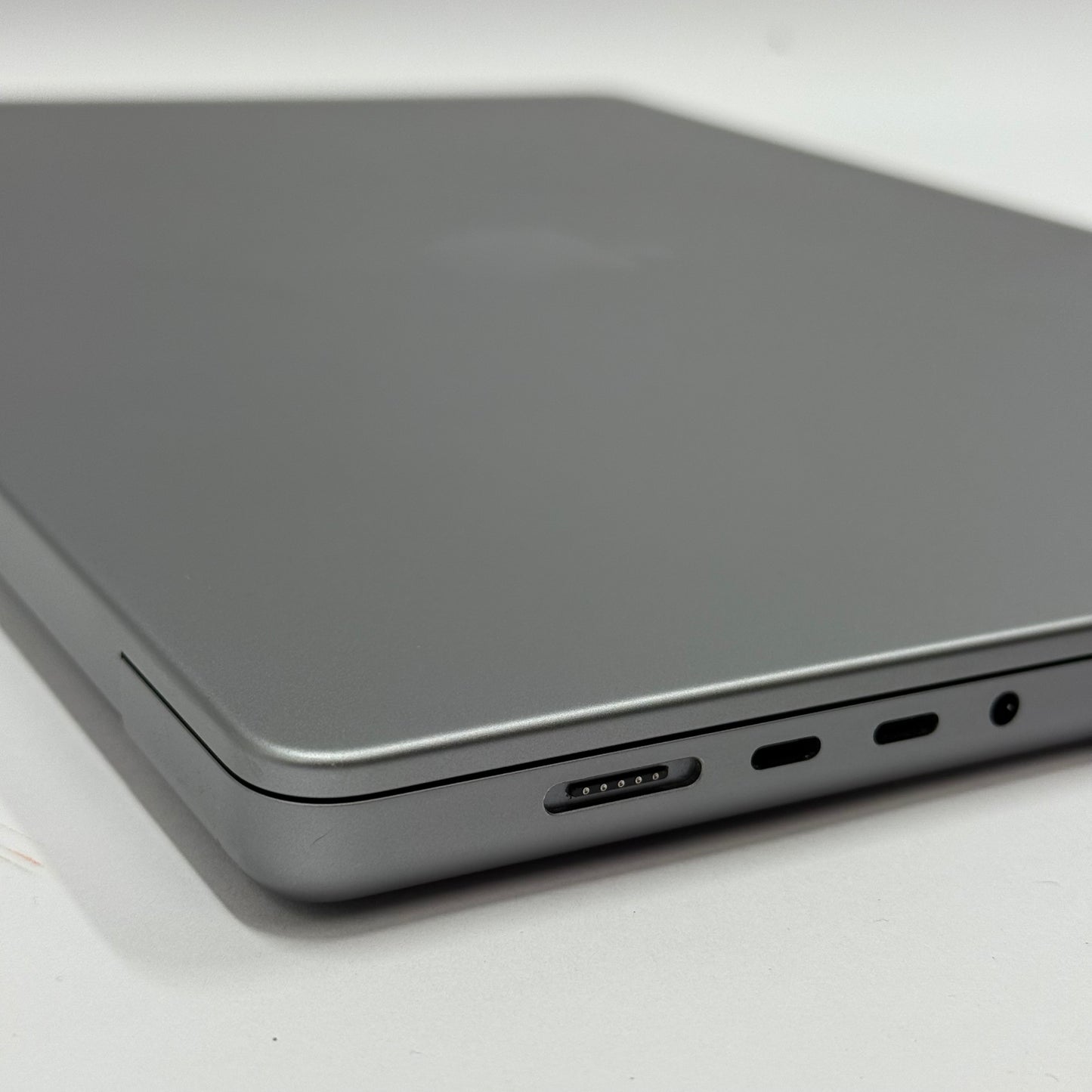 2021 Apple MacBook Pro 16" M1 Pro 16C GPU 3.2GHz 16GB RAM 2TB SSD A2485