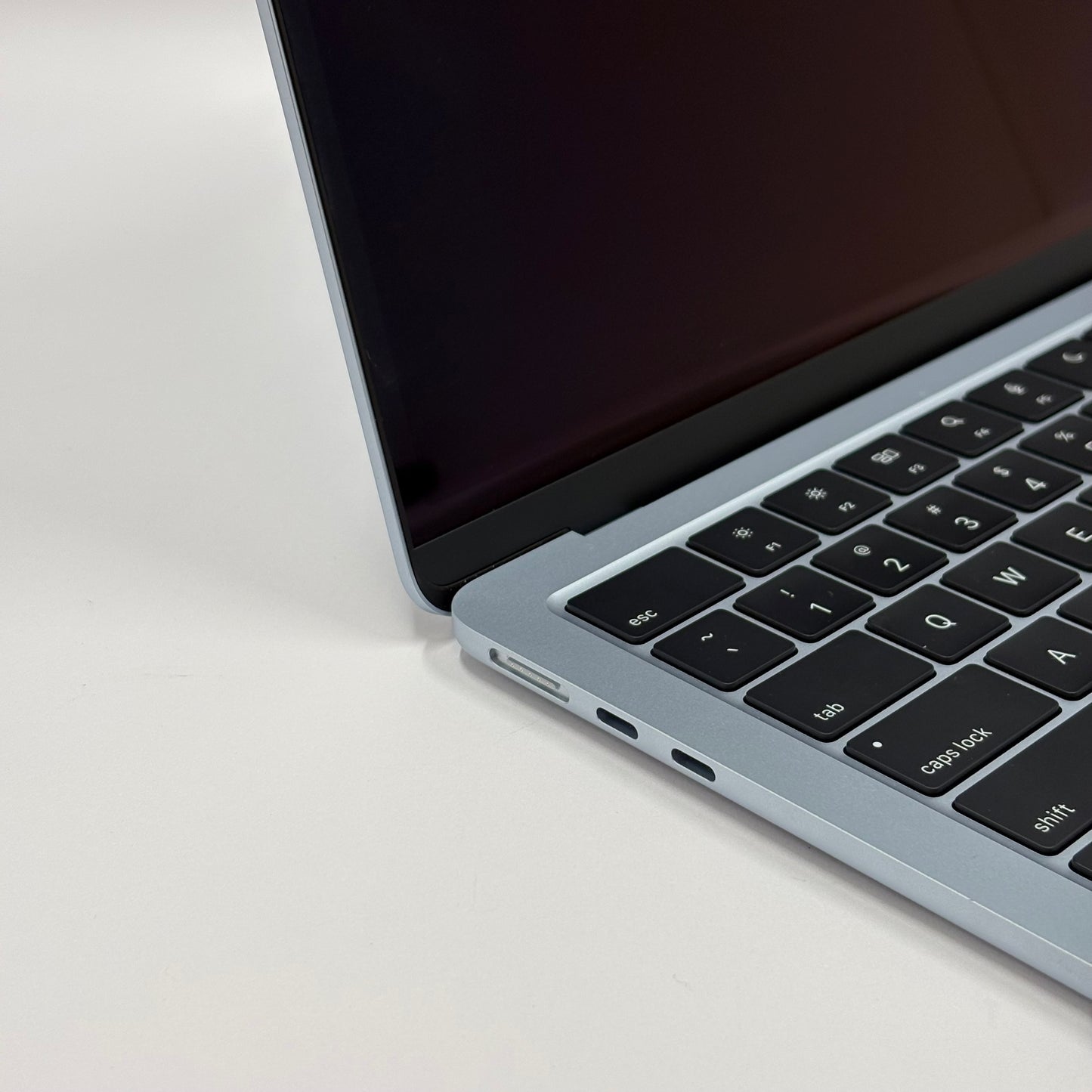 2025 Apple MacBook Air 13.6" M4 8 Core 4.5GHz 16GB RAM 256GB SSD A3240