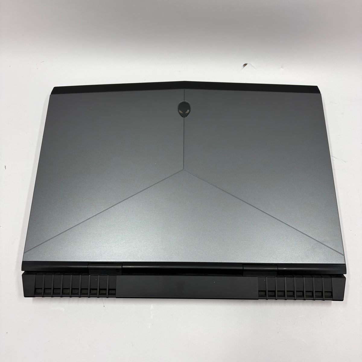 Alienware 17 R4 17.3" i7-7700HQ 16GB RAM 128GB SSD 1TB HDD GeForce GTX 1070