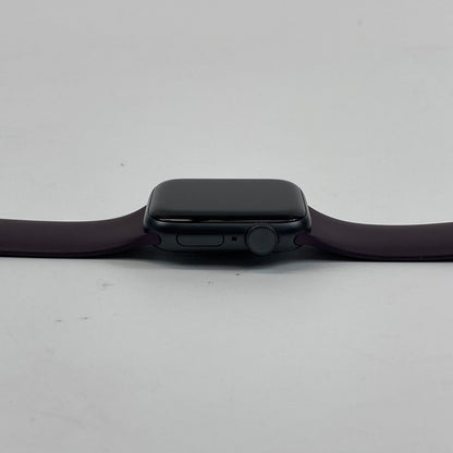 GPS Only Apple Watch SE 1st Gen 40mm Aluminum Space Gray MKQ13LL/A A2351