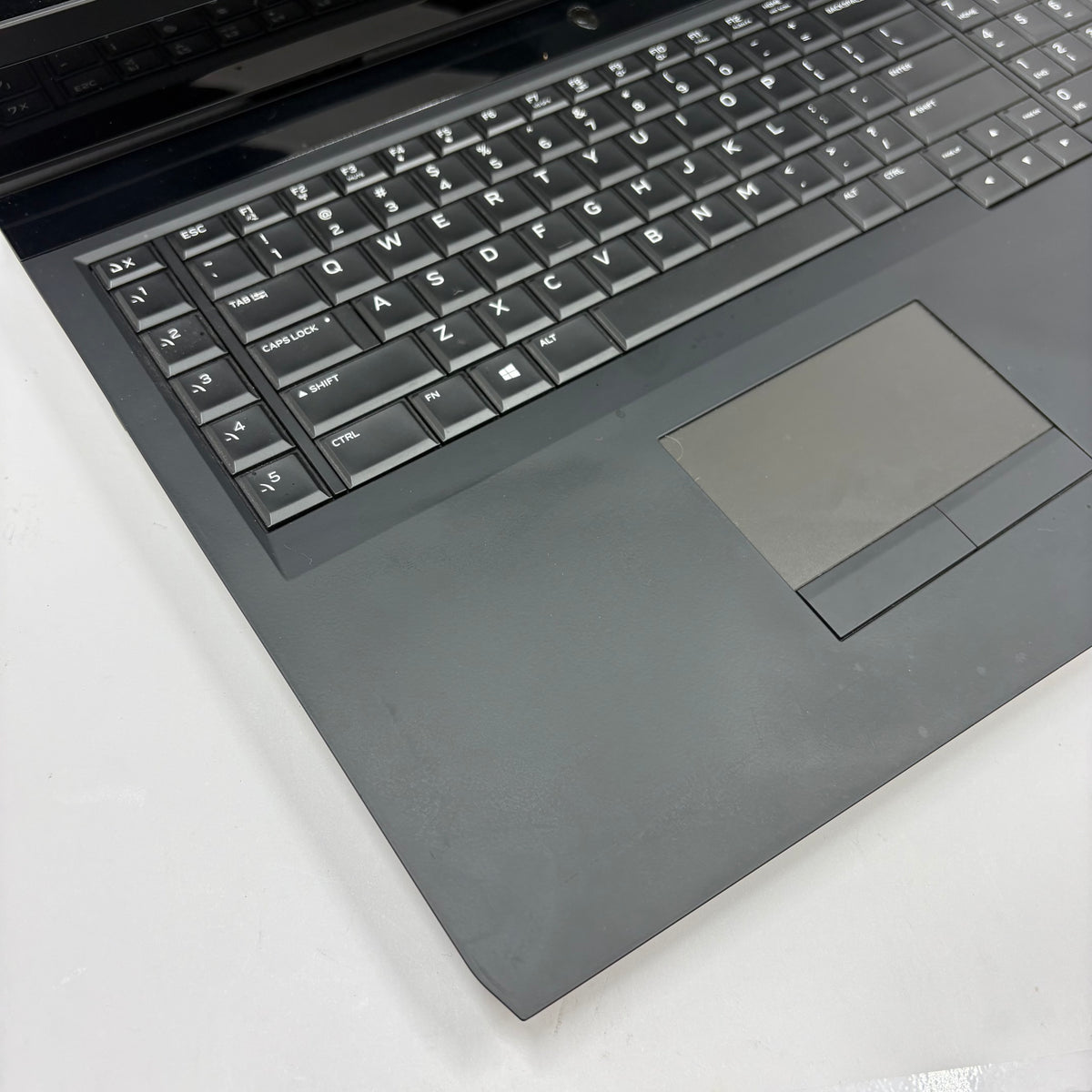 Alienware 17 R4 17.3" i7-7700HQ 16GB RAM 128GB SSD 1TB HDD GeForce GTX 1070