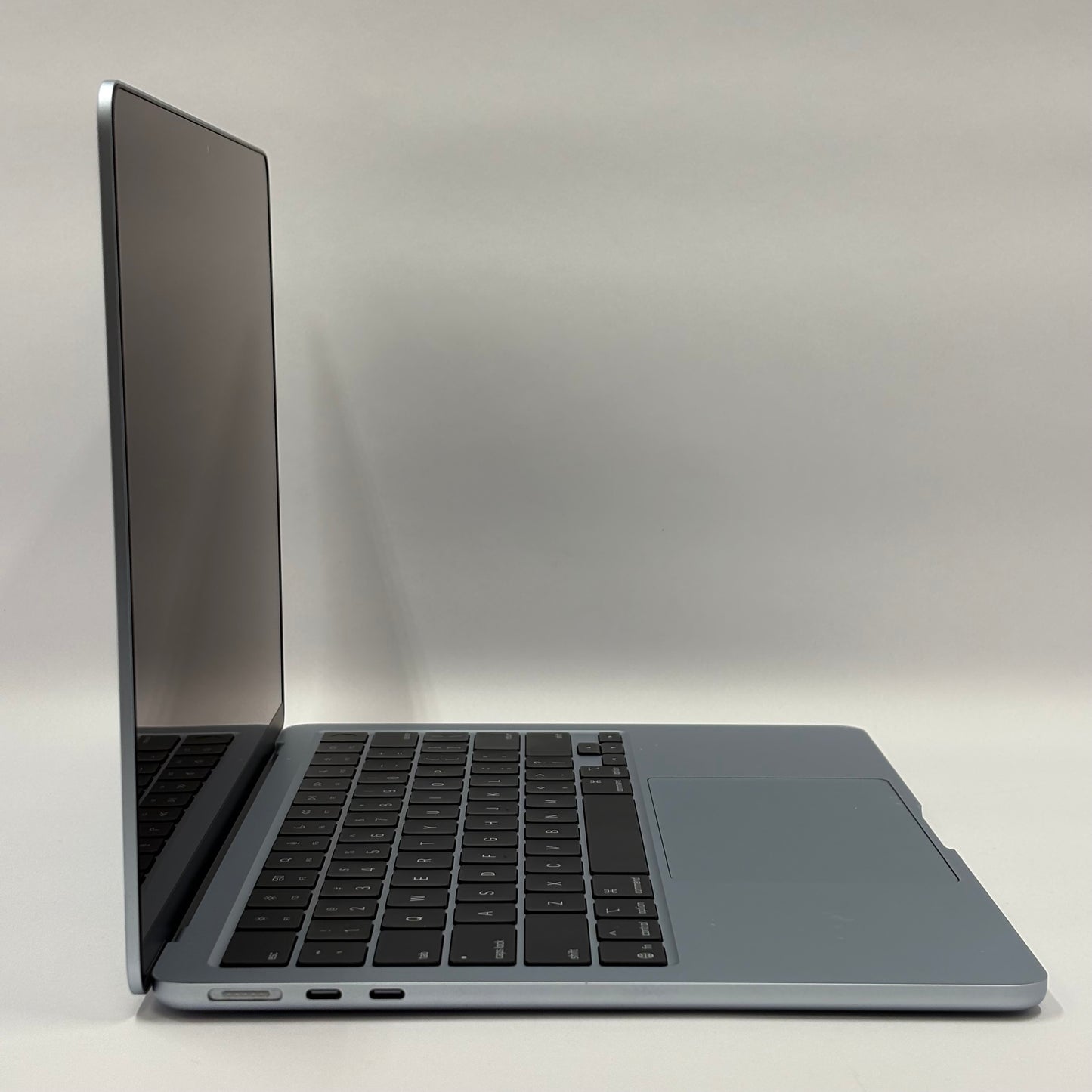 2025 Apple MacBook Air 13.6" M4 8 Core 4.5GHz 16GB RAM 256GB SSD A3240