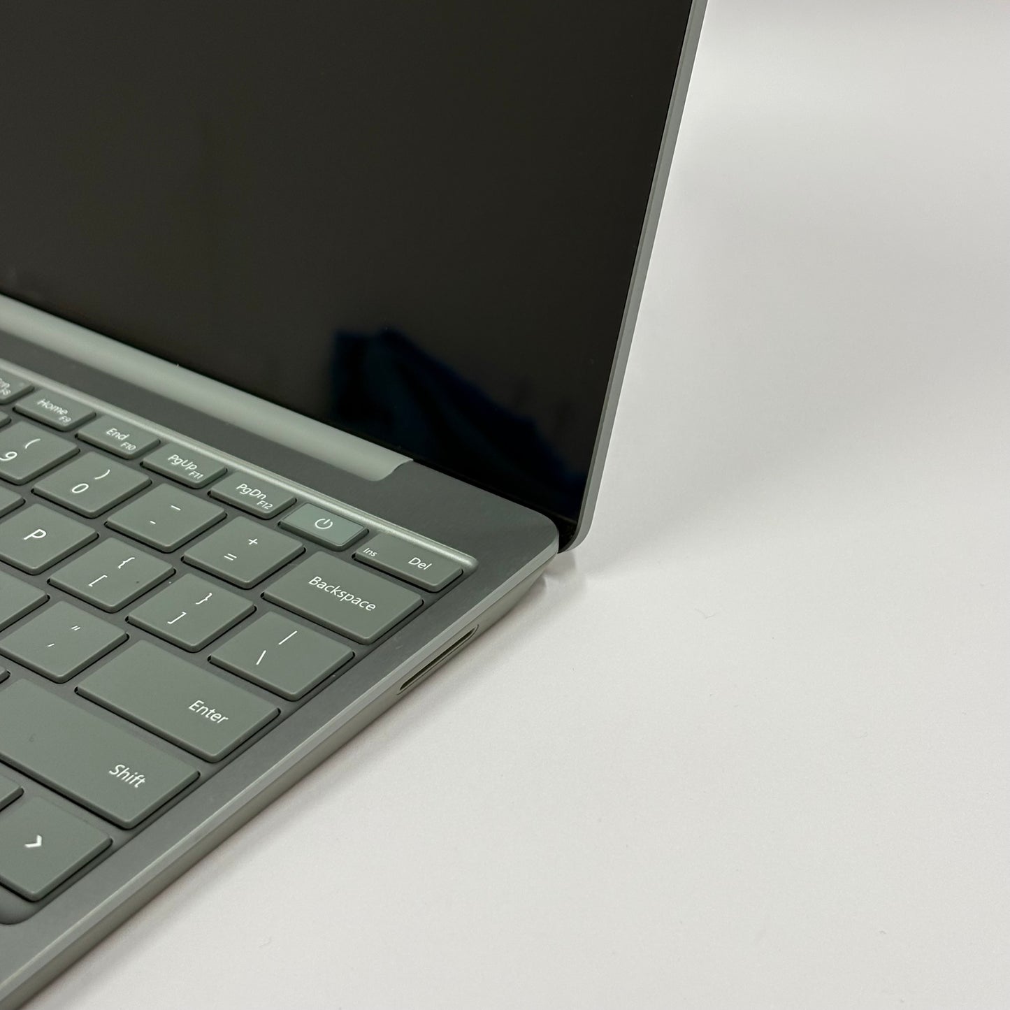 Microsoft Surface Go 2 2013 12.4" i5-1135G7 2.4GHz 8GB RAM 128GB SSD