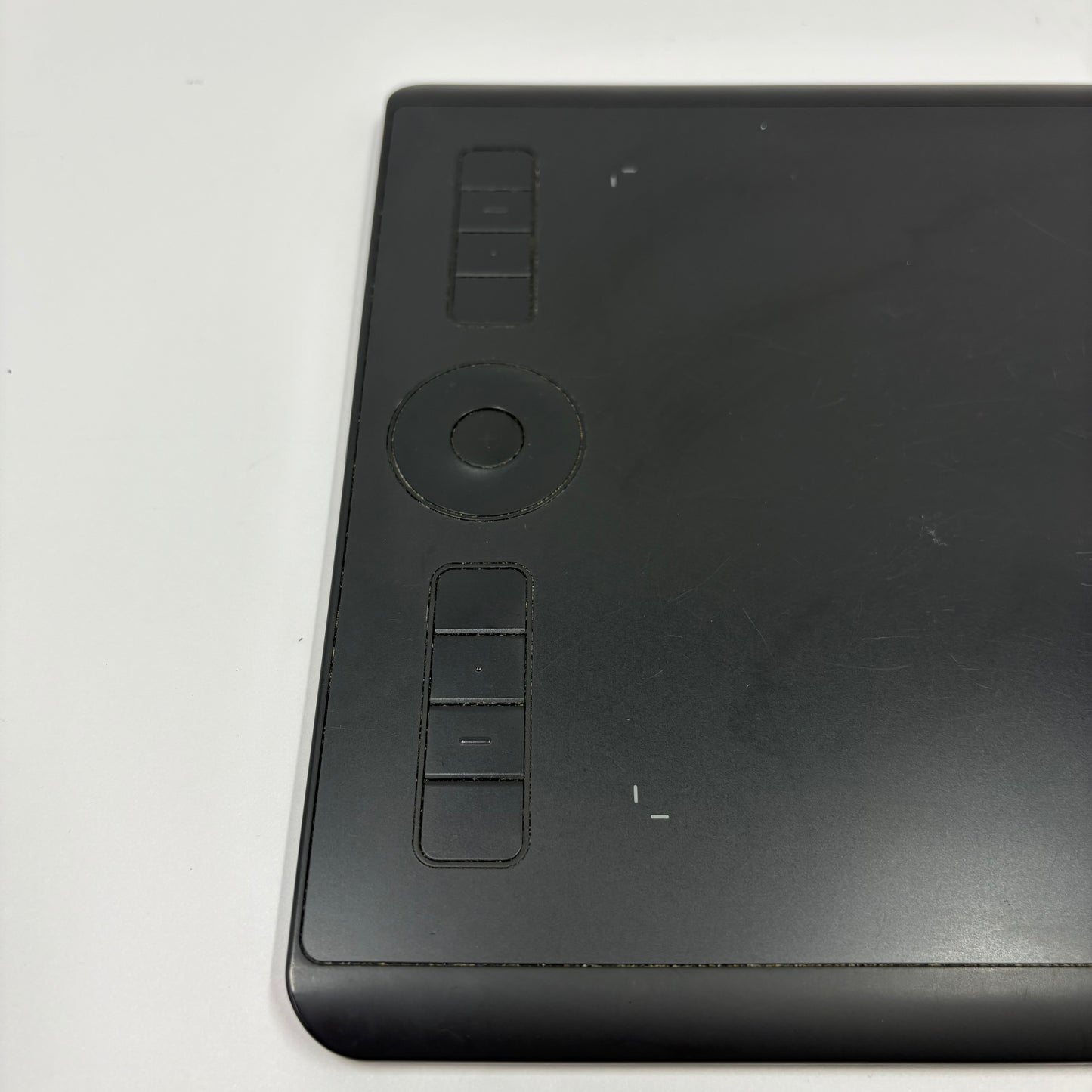 Wacom Intuos Pro Graphics Drawing Tablet  PTH660 with Pen and Stand