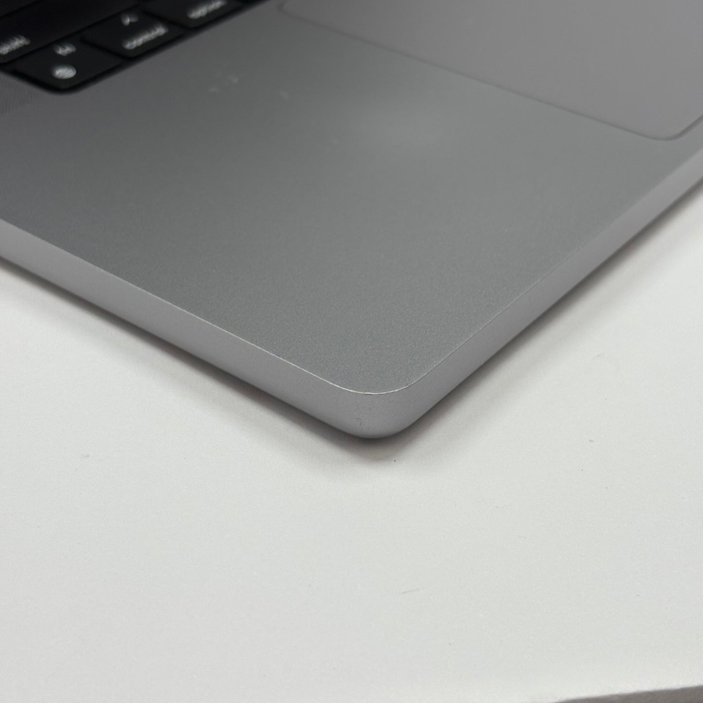 2021 Apple MacBook Pro 16" M1 Pro 16C GPU 3.2GHz 16GB RAM 2TB SSD A2485