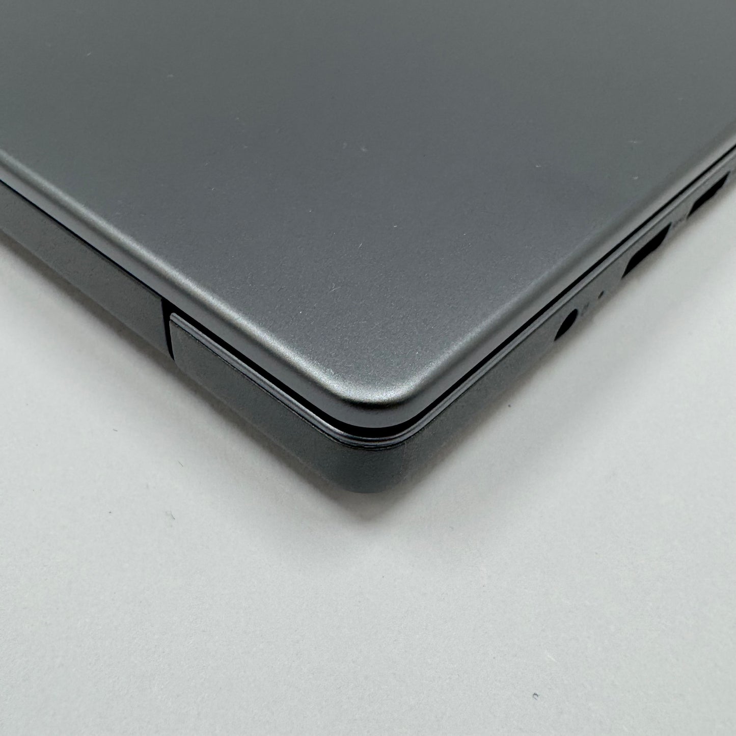 Lenovo IdeaPad Slim 3 83N30000US 15.3" Snapdragon X X126100 16GB RAM 256GB SSD