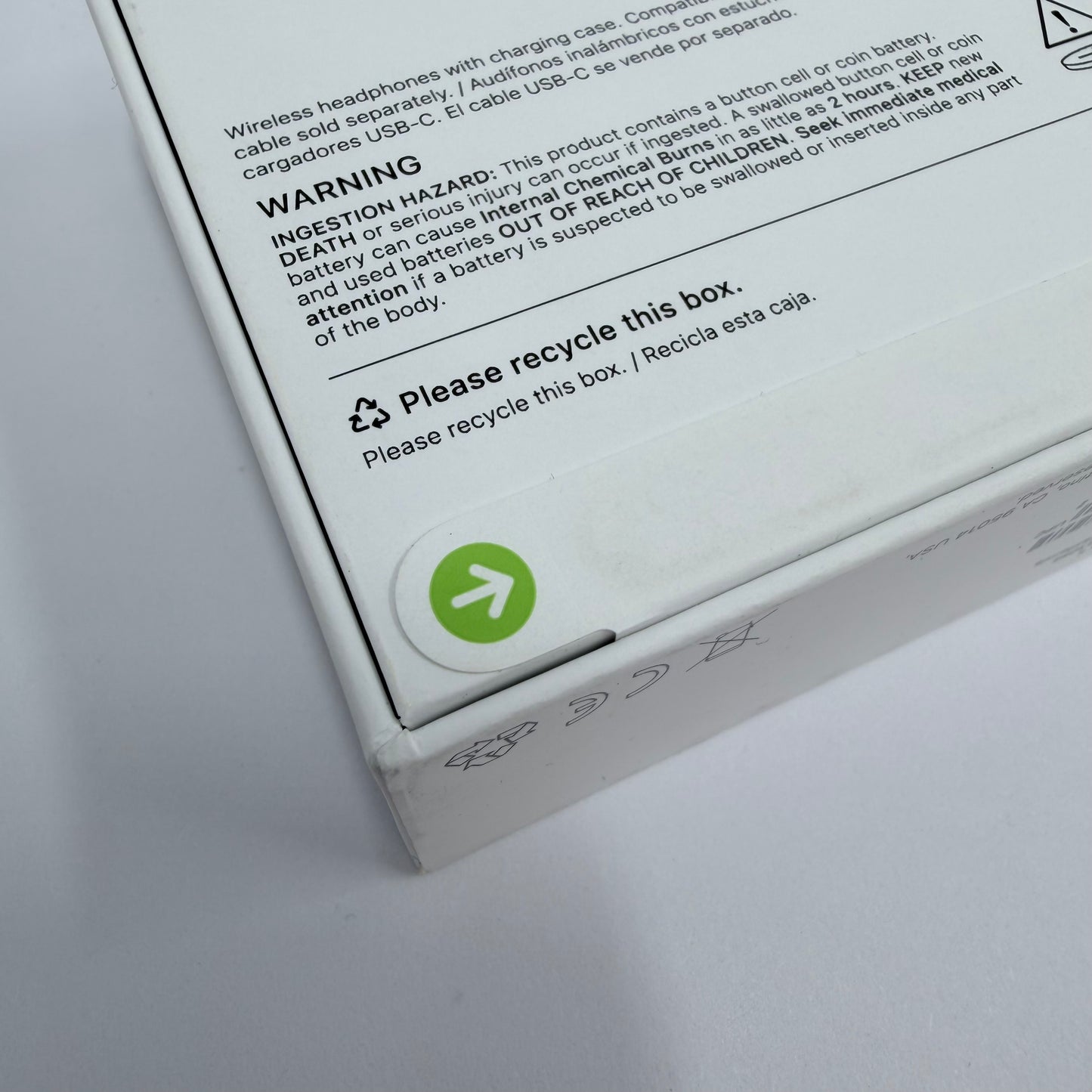 New Apple AirPods 4th Gen with Charging Case A3053 A3058 A3050 MXP63LL/A