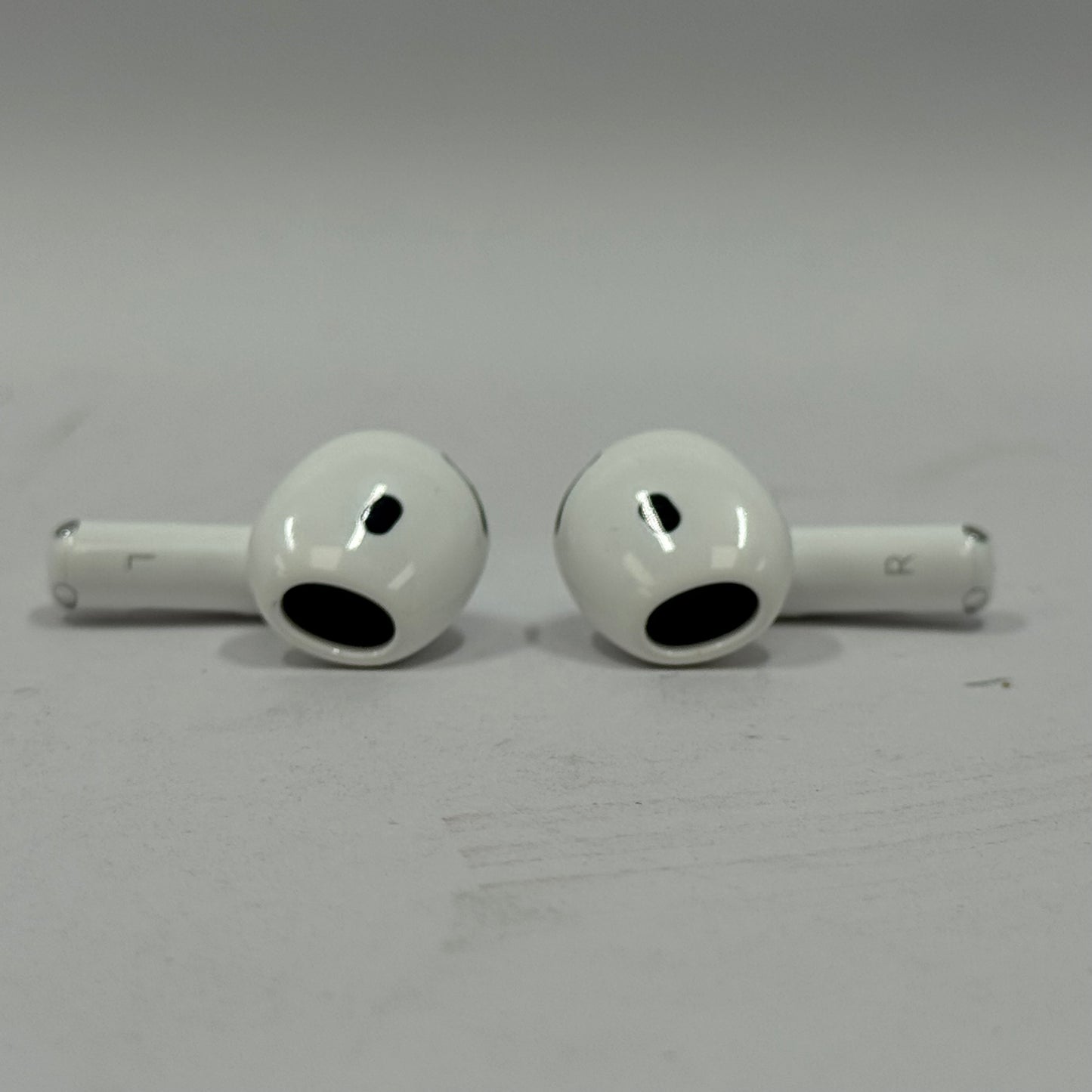 Apple AirPods 4th Gen with Charging Case A3053 A3050 A3058 MXP63LL/A