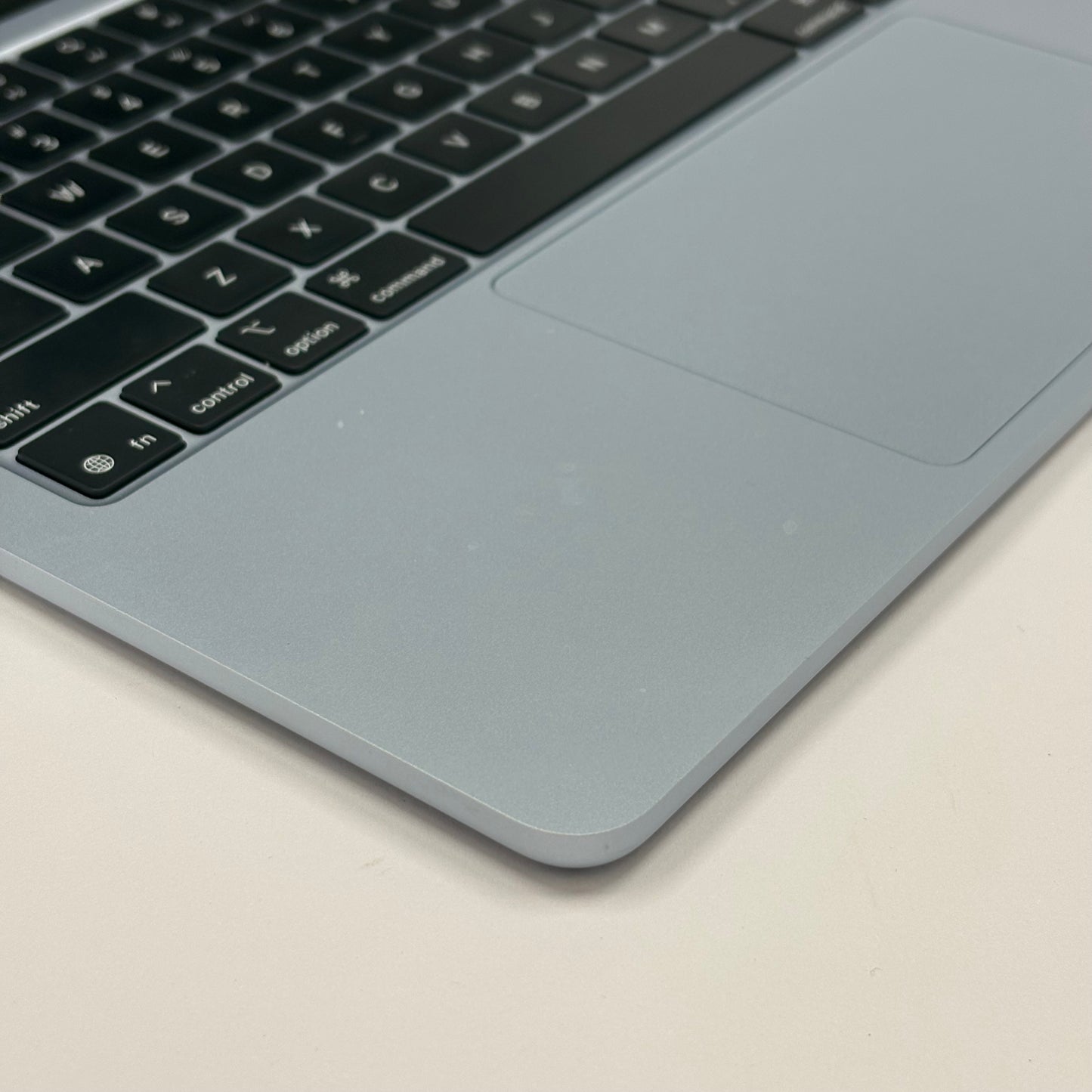 2025 Apple MacBook Air 13.6" M4 8 Core 4.5GHz 16GB RAM 256GB SSD A3240