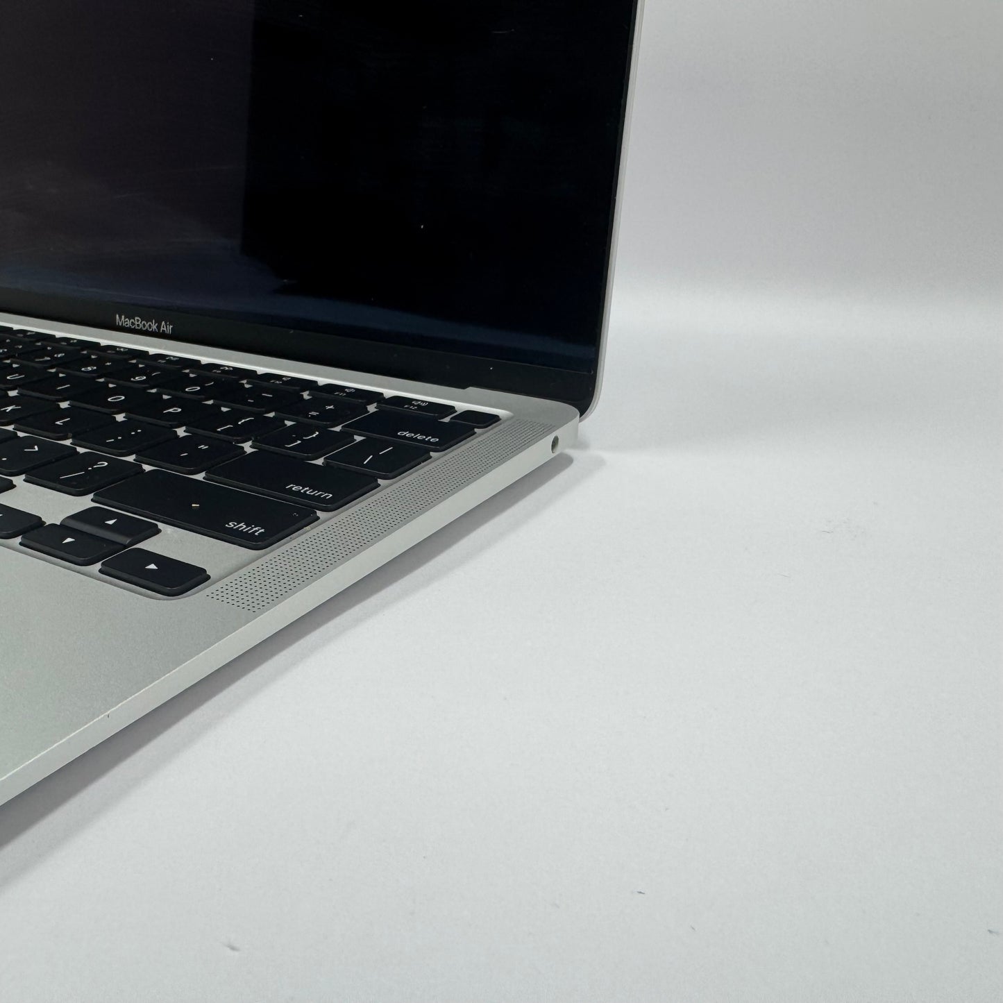 2020 Apple MacBook Air 13.3" M1 7C GPU 3.2GHz 8GB RAM 256GB SSD A2337