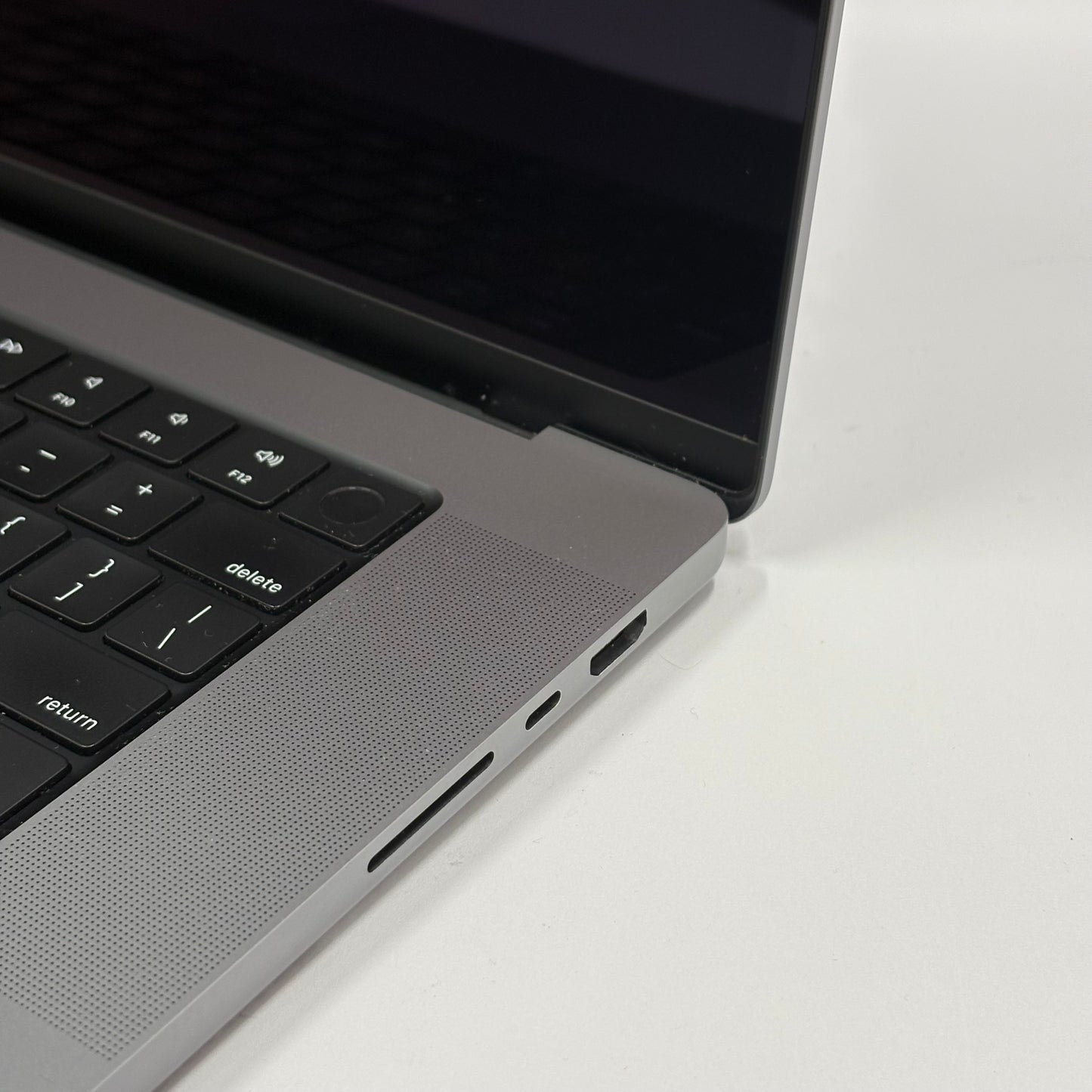 2021 Apple MacBook Pro 16" M1 Pro 16 Core 3.2GHz 16GB RAM 2TB SSD A2485