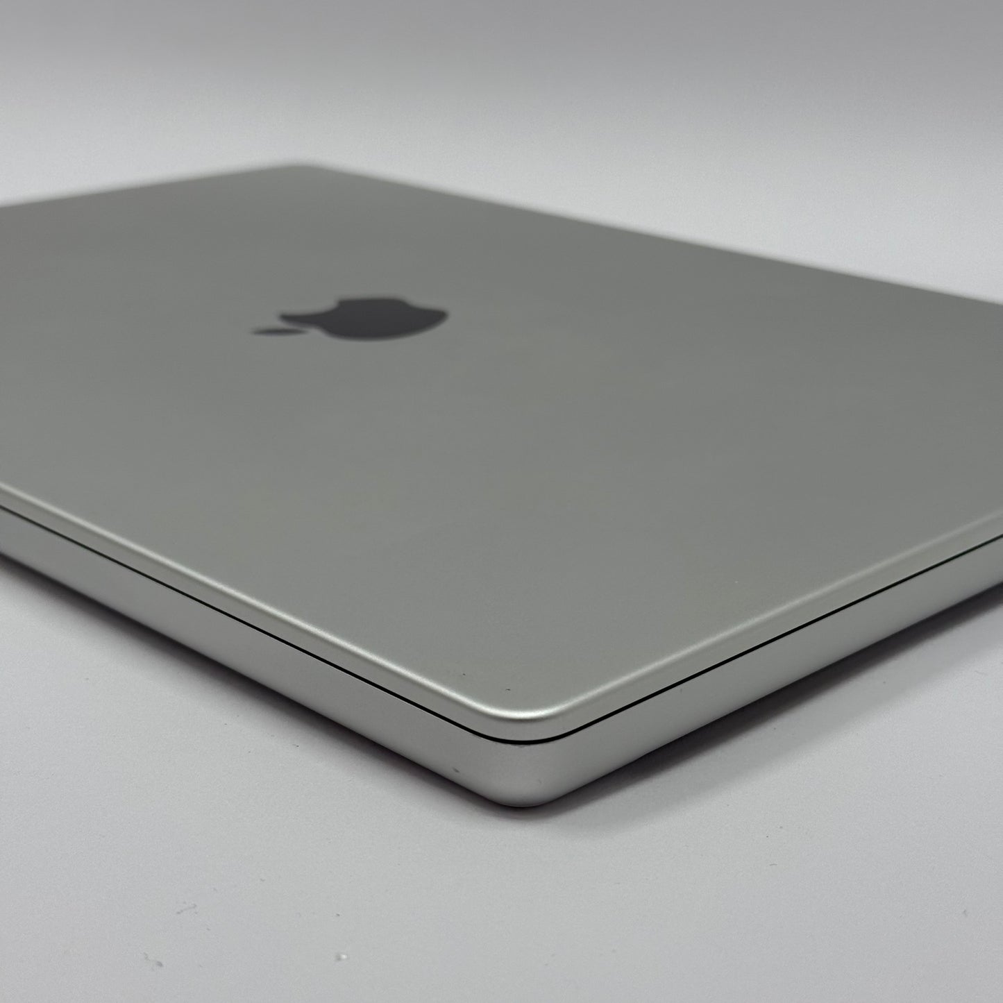 2021 Apple MacBook Pro 16" M1 Max 32C GPU 3.2GHz 64GB RAM 4TB SSD A2485