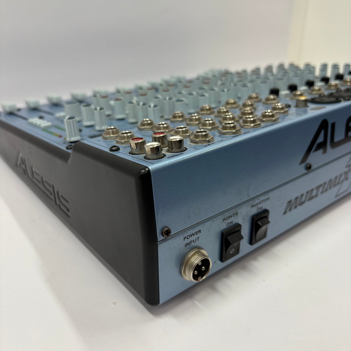 ALESIS MultiMix 16 USB FX 16-Channel DJ Mixer With Power Supply