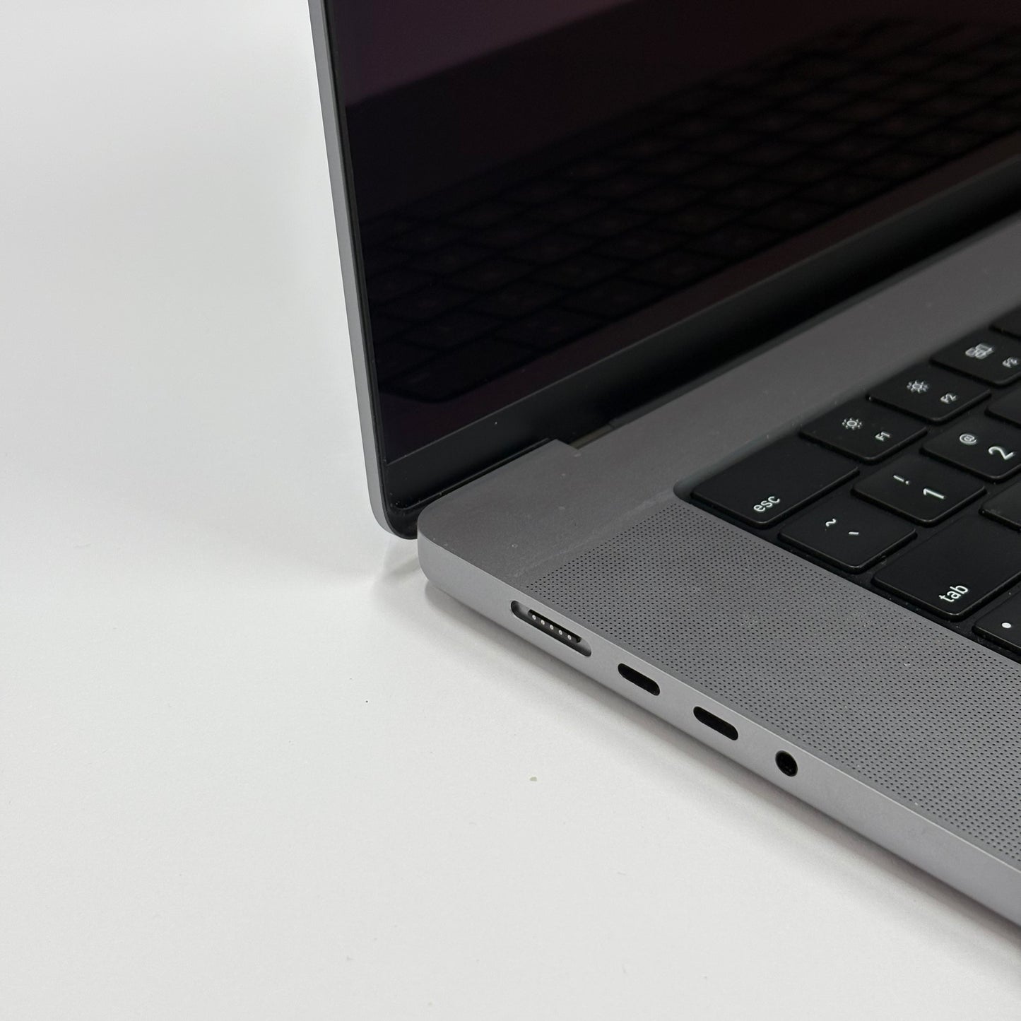 2021 Apple MacBook Pro 16" M1 Pro 16C GPU 3.2GHz 16GB RAM 2TB SSD A2485