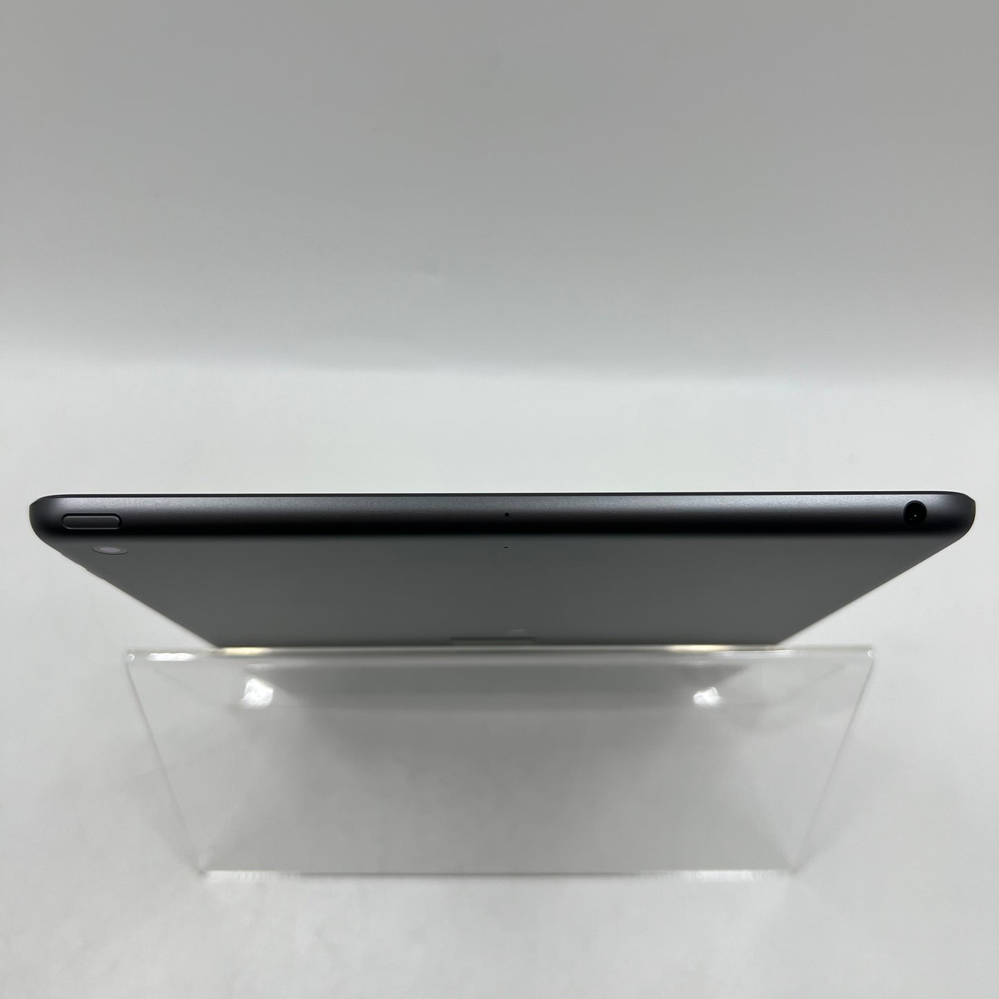 WiFi Only Apple iPad 9th Gen 64GB 18.3.2 Space Gray MK2K3LL/A