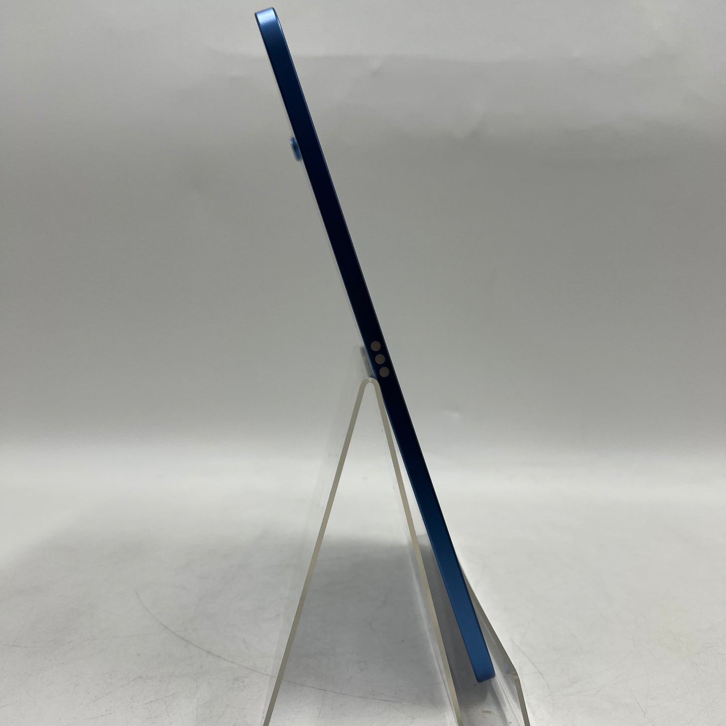 WiFi Only Apple iPad 10th Gen 64GB 17.5.1 Blue MPQ13LL/A