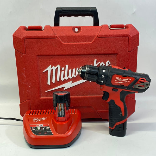 Milwaukee M12 12V Lithium-Ion Cordless 3/8in Drill/Driver Kit 2407-20
